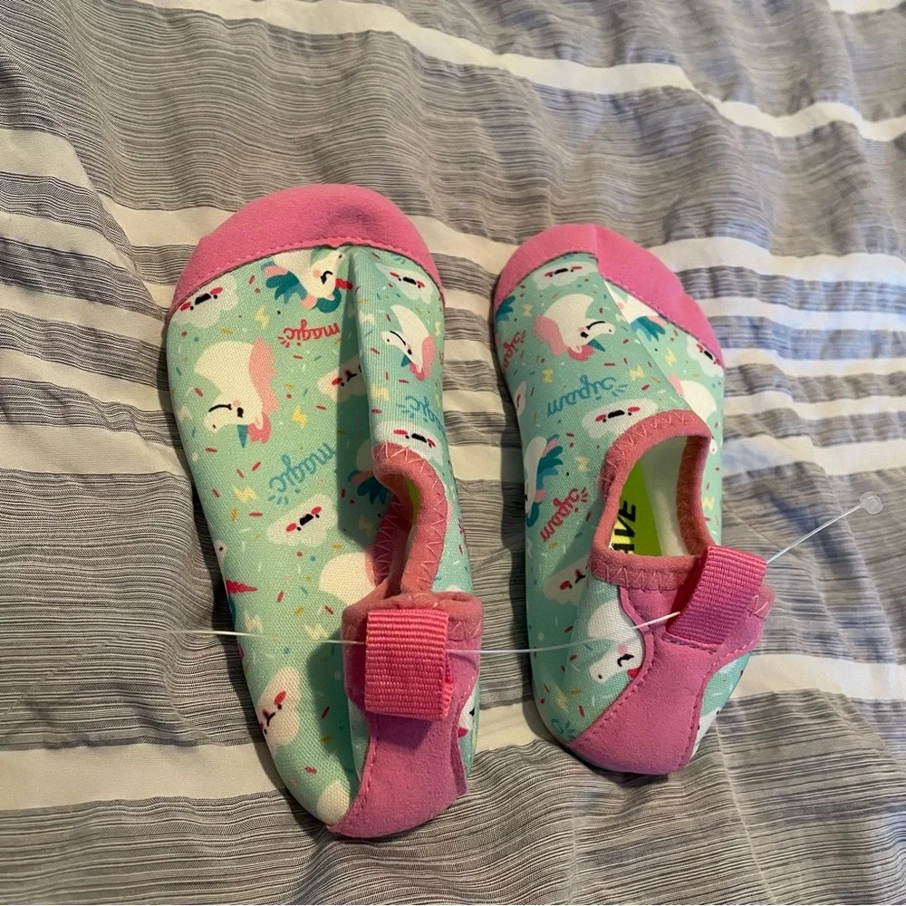 HIITAVE Toddler New Mint/Pink/Unicorn water‎ shoes. Size 6-7, brand new. No tags